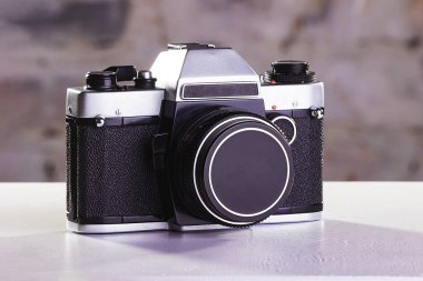 Lensli eski fotoğraf makinesini geri döndür