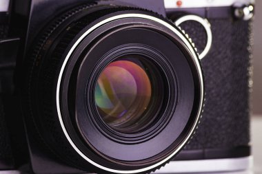 Lensli eski fotoğraf makinesini geri döndür