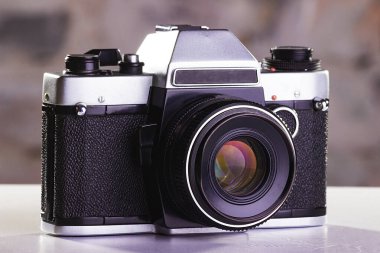 Lensli eski fotoğraf makinesini geri döndür