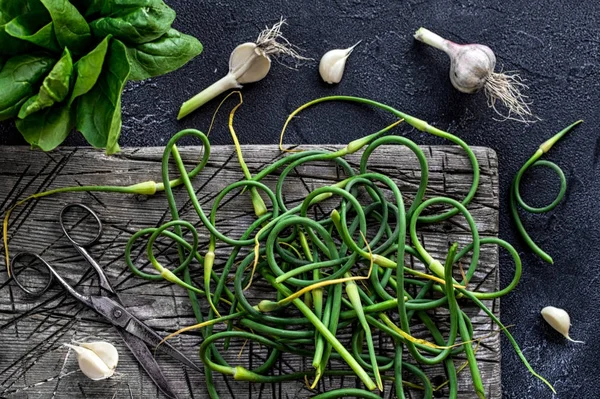 Knoflook en knoflookpijlen — Stockfoto