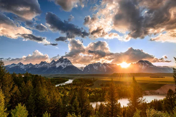 Snake River overlook in the Tetons during a beautiful sunset — Stock Photo, Image