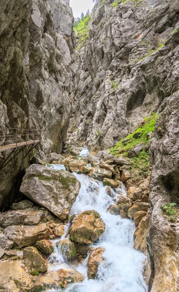 Горная река в Альпах — стоковое фото