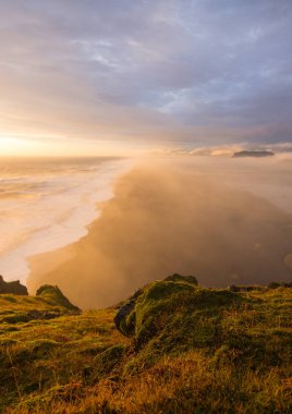İzlanda 'daki Black Beach gün batımı manzarası, Europ
