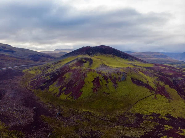 Vista panorámica de las coloridas montañas volcánicas de riolita Landmanna —  Fotos de Stock