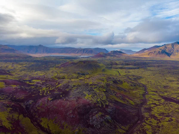 Vedere panoramică a munților vulcanici rioliți colorați Landmanna — Fotografie, imagine de stoc