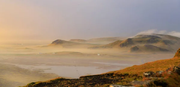 Typical Icelandic sunrise sunset cliff landscape at Arnarstapi a — Stock Photo, Image