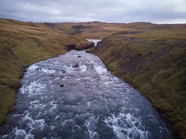 Skogafoss şelalesinin hava manzarası, İHA ile İzlanda — Stok fotoğraf