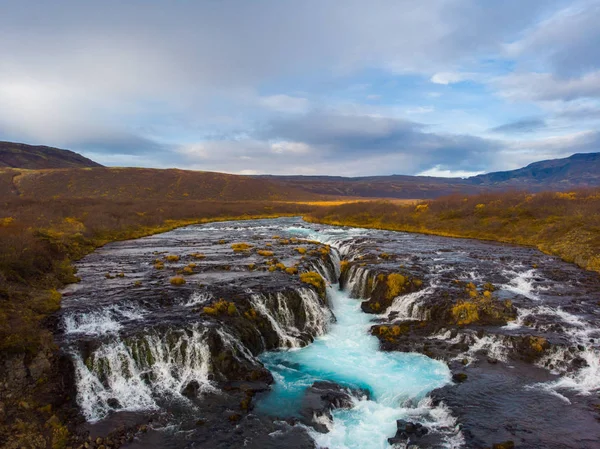 Vackra Bruarfoss vattenfall med turkost vatten i Island — Stockfoto