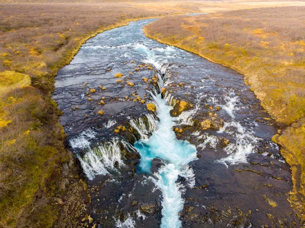 Gyönyörű Bruarfoss vízesés, türkizkék víz, Izland — Stock Fotó