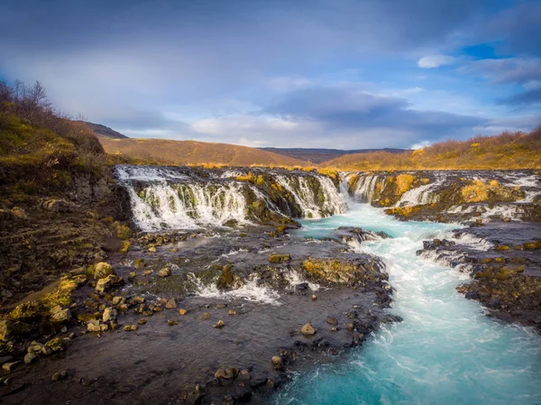 아이슬란드에 터키석 물으로 아름 다운 Bruarfoss 폭포 — 스톡 사진