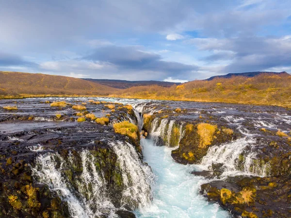 アイスランドの青緑色の水と美しい Bruarfoss 滝 — ストック写真