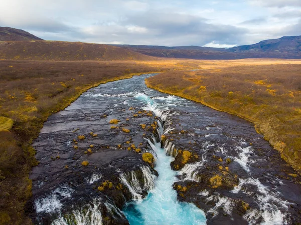 アイスランドの青緑色の水と美しい Bruarfoss 滝 — ストック写真