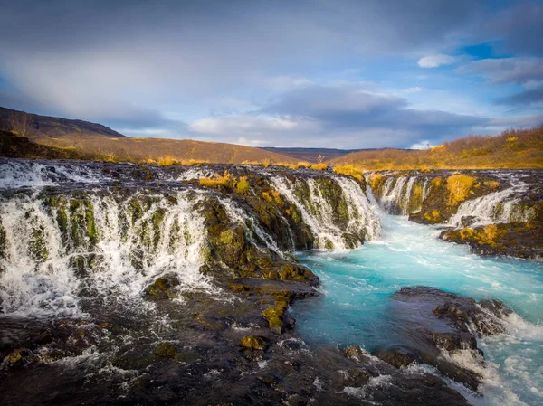Hermosa cascada Bruarfoss con agua turquesa en Islandia — Foto de Stock