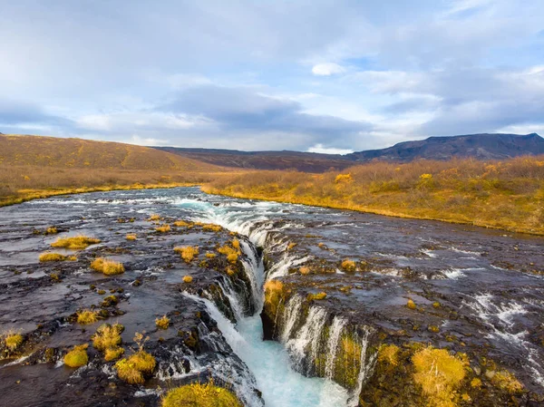 Prachtige Bruarfoss waterval met turquoise water in IJsland — Stockfoto