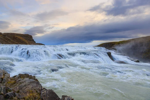 Vacker panoramautsikt över Gullfoss vattenfall.Detta vattenfall ve — Stockfoto