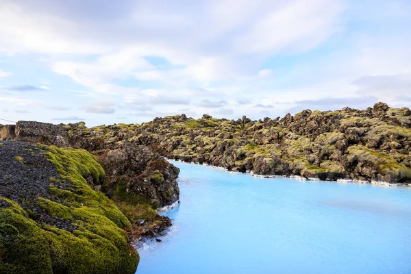 蓝色泻湖地热温泉是游客最多的景点之一 — 图库照片