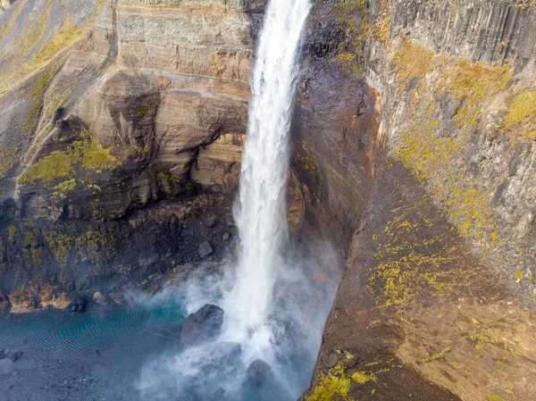 Δραματική επισκόπηση του καταρράκτη Haifoss, το τέταρτο υψηλότερο νερό — Φωτογραφία Αρχείου