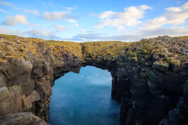 Västkustens kustklippor i Snaefellsnes halvön på Island — Stockfoto