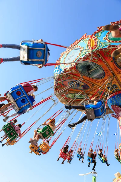 Münih 'teki Ekim Festivali' nde atlıkarınca.