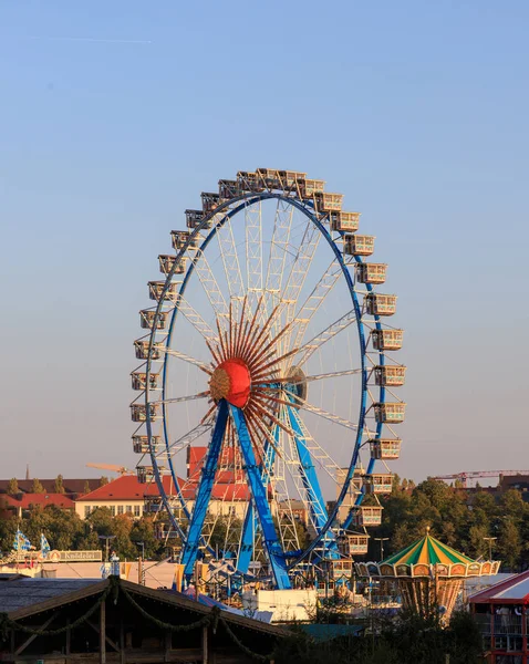 Чортове колесо в пивного свята Октоберфест у Мюнхені — стокове фото