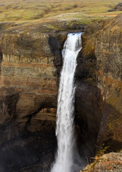 Segunda maior cachoeira na Islândia Haifoss. manhã sombria vi — Fotografia de Stock