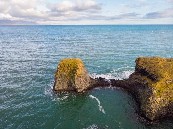 Costa oeste acantilados del mar de la península de Snaefellsnes en Islandia en lo —  Fotos de Stock