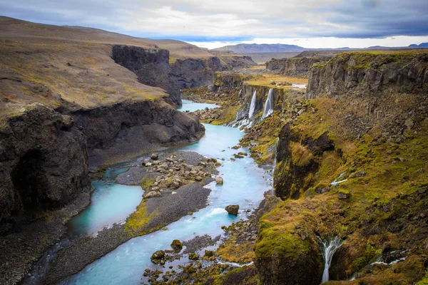 Vackert landskap i Sigoldugljufur canyon med många små wat — Stockfoto