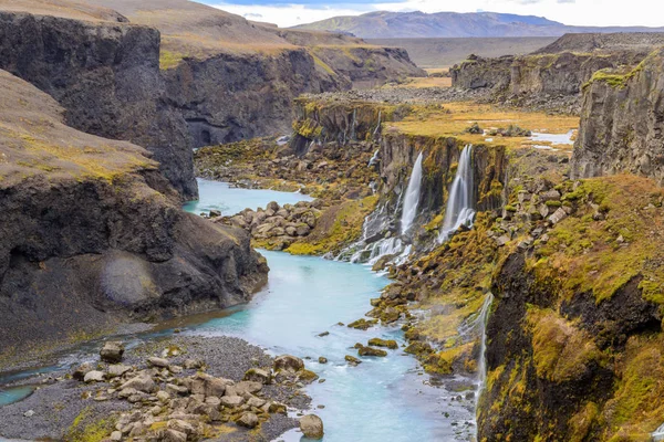 Prachtig landschap van Sigoldugljufur canyon met veel kleine wat — Stockfoto