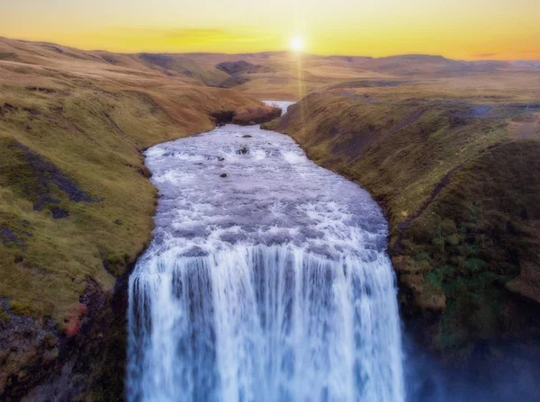 Skogafoss şelalesinin hava manzarası, İHA ile İzlanda