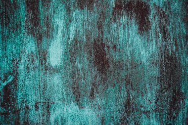 Eski model çizgili beton mavi duvar. Soğuk metal arka plan paslı ve neon renkleri grunge tarzında. Üst Manzara. Atış masasının yüzeyi düz yatıyordu. Boşluğu kopyala