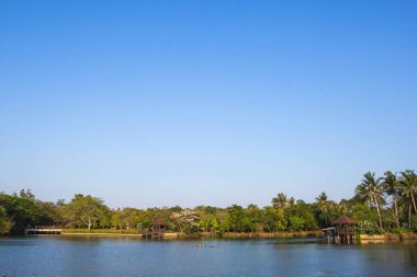İnsanlar Sri Nakhon Khuean Khan Park, Kachao, Bang Tayland'da at binme