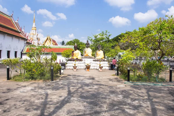 Şu Wat Phra Borommathat Chaiya Worawihan, Chaiya District, Surat Thani province, Güney Tayland antik bir tapınak Buda heykeli.