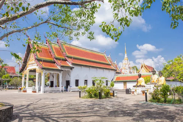 Wat Phra Borommathat Chaiya Worawihan, Chaiya District, Surat Thani province, Güney Tayland antik bir tapınak. — Stok fotoğraf