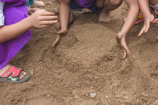 Children Play Building Castle — Stock Photo, Image