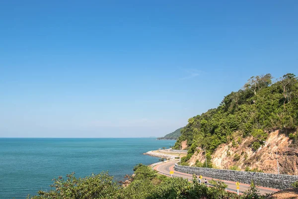 Chalerm Burapha Chonlathit Highway es la carretera costera en Rayong — Foto de Stock