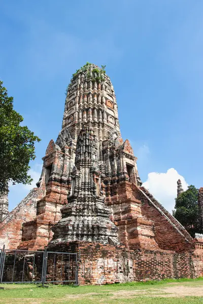 Wat Chaiwatthanaram храм является одним из самых впечатляющих храмов Аюттхая . — стоковое фото
