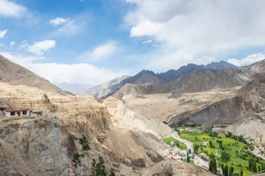 Lamayuru Manastırı 'ndan Ladakh şehrinin manzarası.