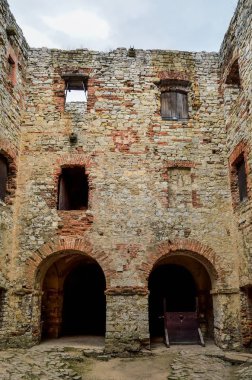 Güzel kale kalıntıları. Babice, Polonya 'daki eski Lipowiec kalesi.