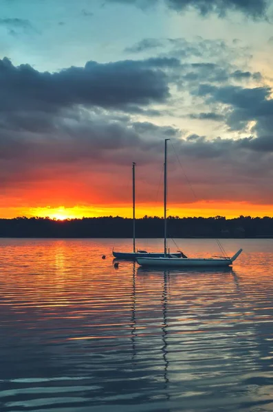 Linda Paisagem Verão Noite Barcos Lago Pôr Sol — Fotografia de Stock