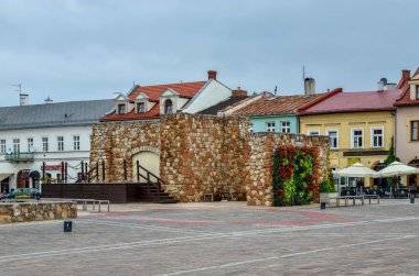 Olkusz, Polonya - 13 Ağustos 2017: Olkusz Town, Polonya 'da güzel bir pazar yeri. 