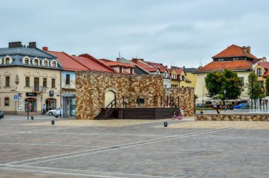 Olkusz, Polonya - 13 Ağustos 2017: Olkusz Town, Polonya 'da güzel bir pazar. 