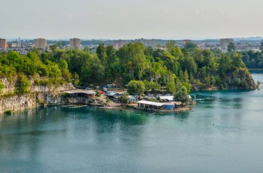 Krakow, Polonya - 27 Ağustos 2017: Polonya 'nın Krakow kentindeki Zakrzowek Gölü.