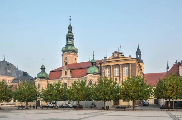 Pszczyna Polsko Října 2017 Radnice Kostel Krásném Historickém Trhu Pszczyna — Stock fotografie