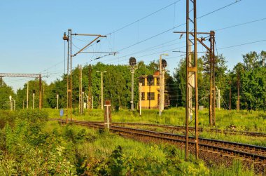 Eski tren istasyonu. Polonya 'nın Zabrzeg köyünde demiryolu durağı.