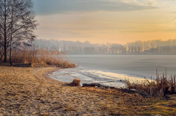 Красочное Зимнее Утро Прекрасный Восход Солнца Над Озером — стоковое фото
