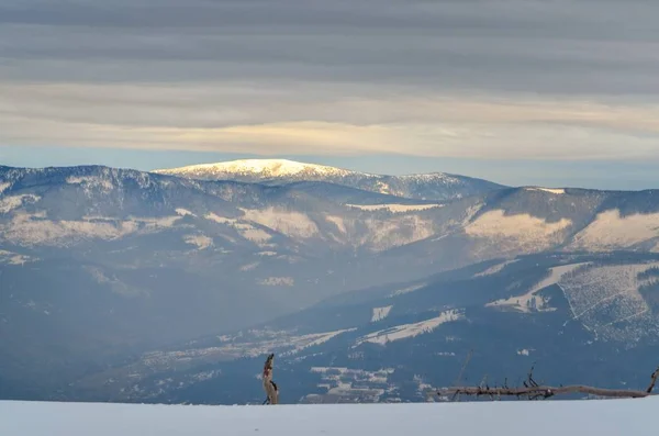 Krásná Zimní Horská Krajina Kouzelné Zasněžené Svahy Polských Hor — Stock fotografie