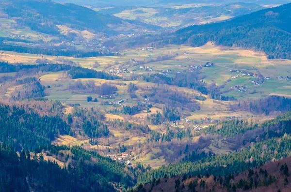 Schöne Frühlingshafte Berglandschaft Fabelhafte Aussicht Auf Die Hügel Und Täler — Stockfoto