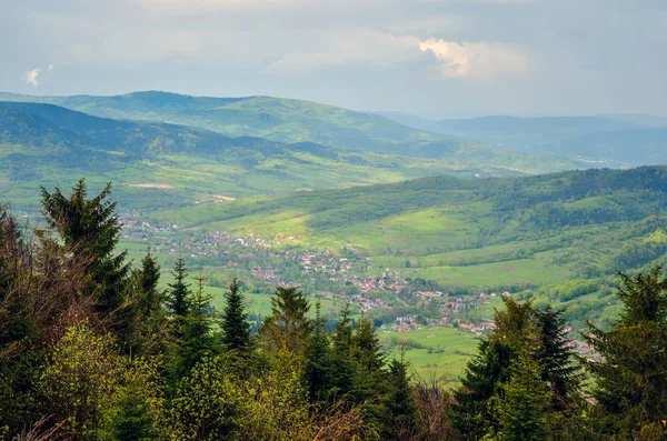 Beautiful Spring Green Landscape View Beautifully Lit Green Hill — Zdjęcie stockowe