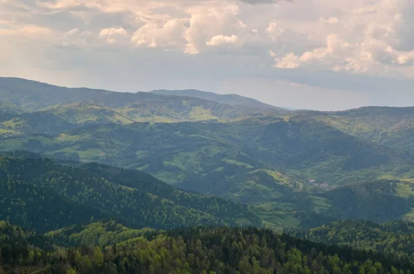 Erstaunliche Berglandschaft Des Frühlings Märchenhafte Grüne Hügel Grünen — Stockfoto