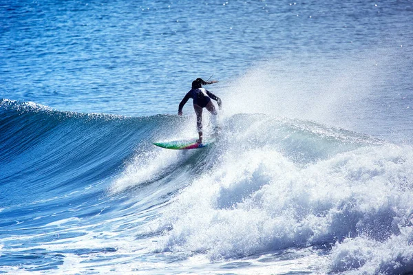 Dziewczyna Surfing Wave Surfing Girl Durban Republika Południowej Afryki — Zdjęcie stockowe